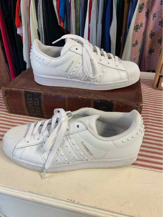 W ADIDAS BK Size 7.5 SNEAKER