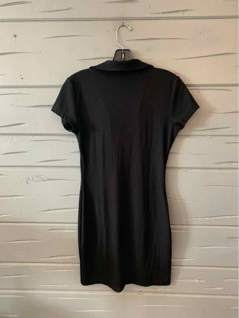Black short-sleeve streetwear dress with a straight silhouette and a polo collar.