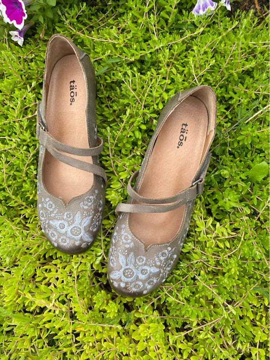 W TAOS BR Size 8.5 SHOE