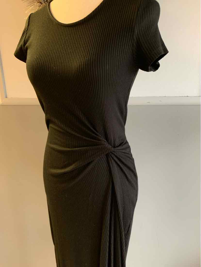 W ELLIE TAHARI BK Size SM DR