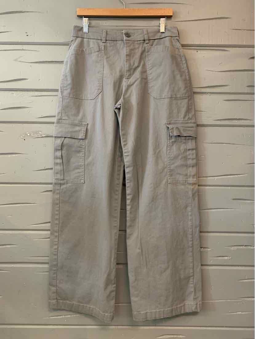 Light gray women’s cargo pants with a relaxed straight-leg fit, belt loops, and flap pockets on the thighs.