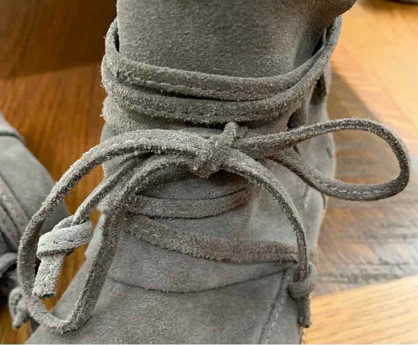 W UGG BR Size 6 BOOT