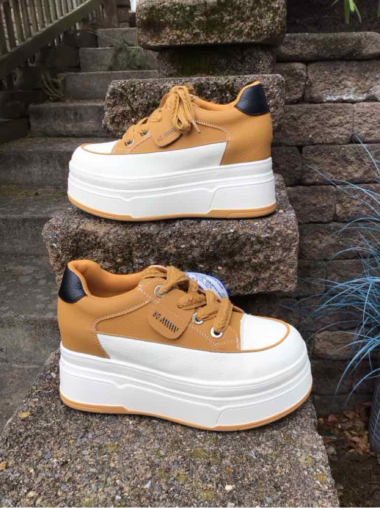 Size 6.5 W VEACAM TAN SNEAKER