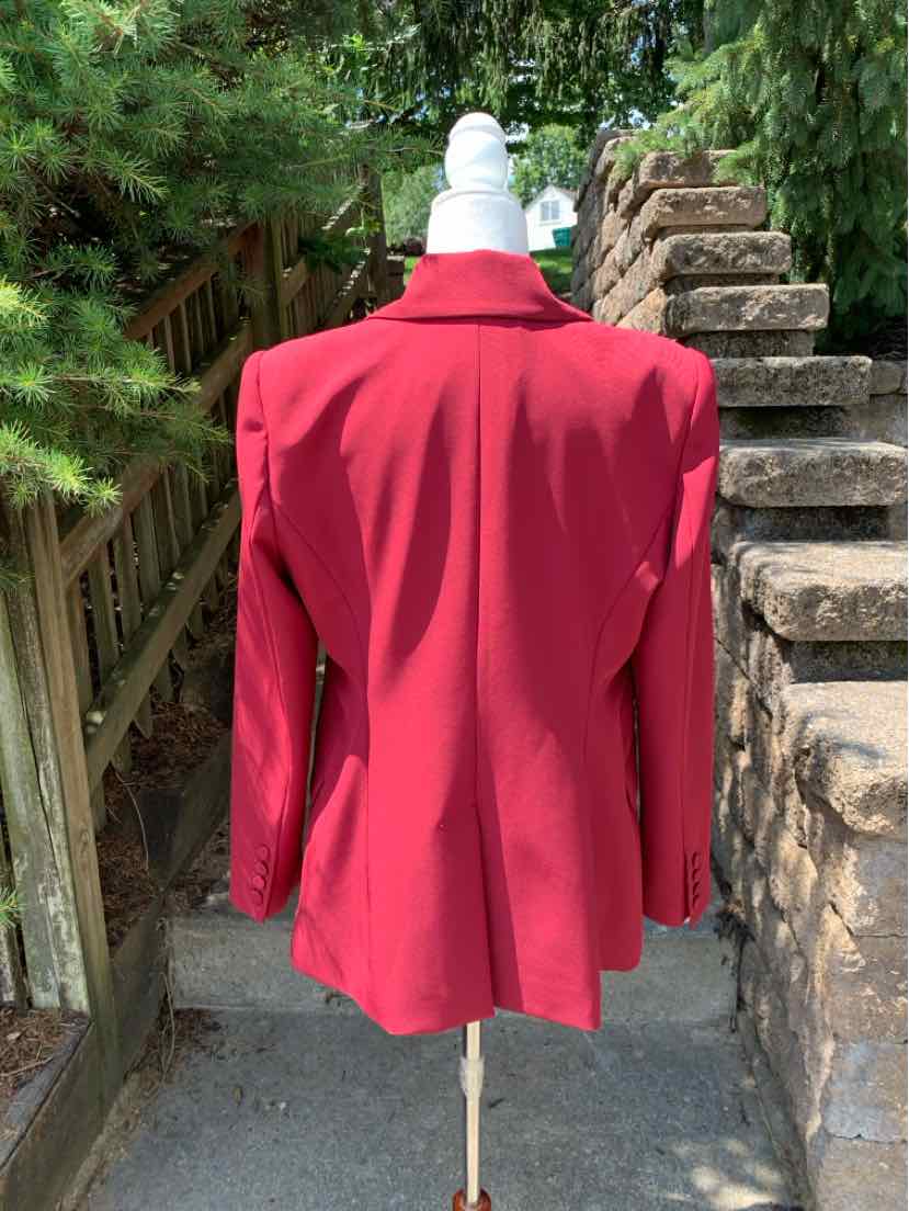 Burgundy long-sleeve blazer with structured shoulders and tailored fit, displayed outdoors on a mannequin.