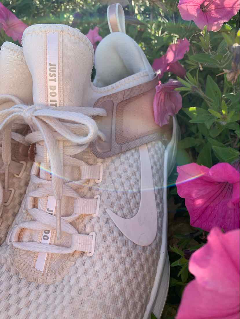 W NIKE PK Size 9.5 SNEAKER