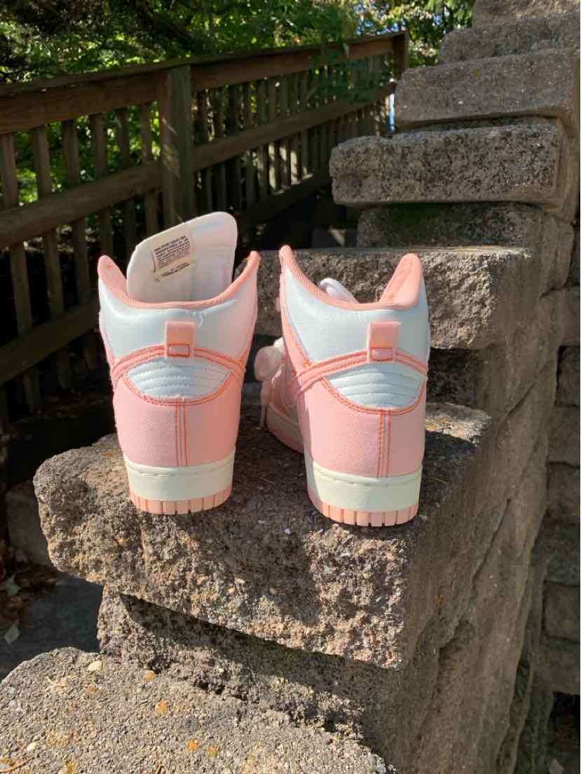 W NIKE PCH Size 8.5 SNEAKER