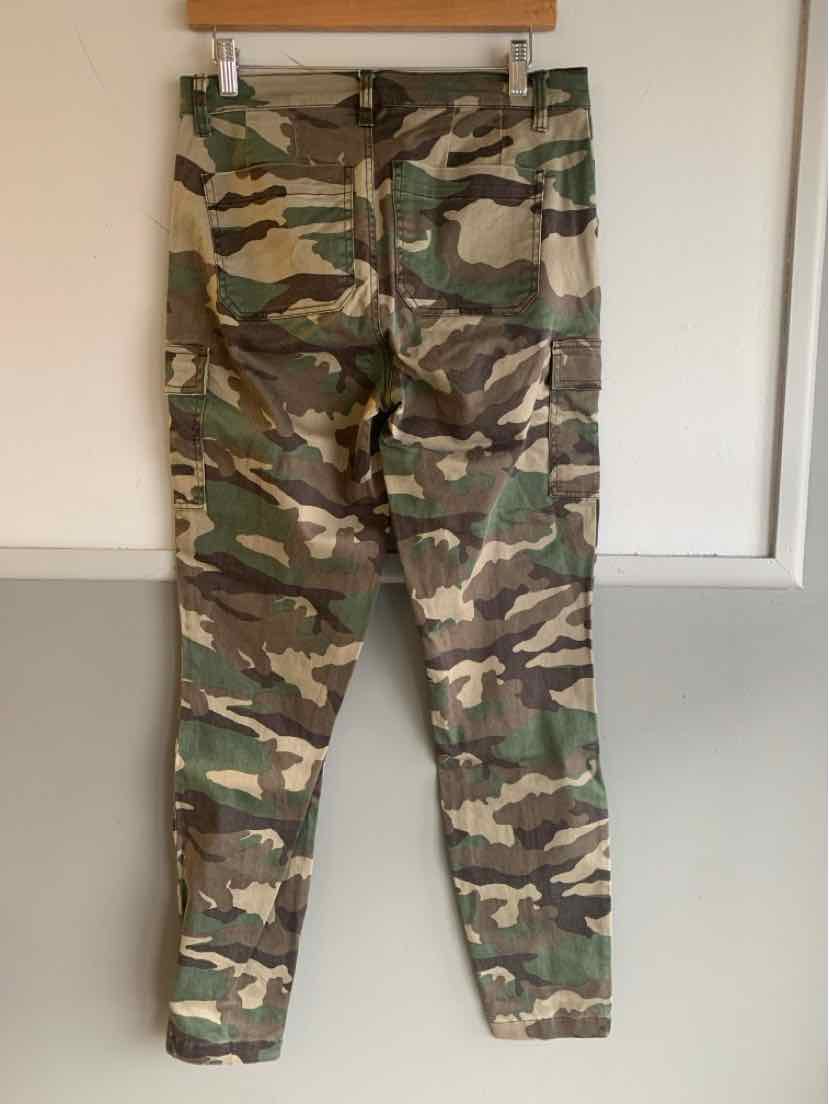 Kids' camouflage cargo pants in green and brown with multiple pockets, size 8T.