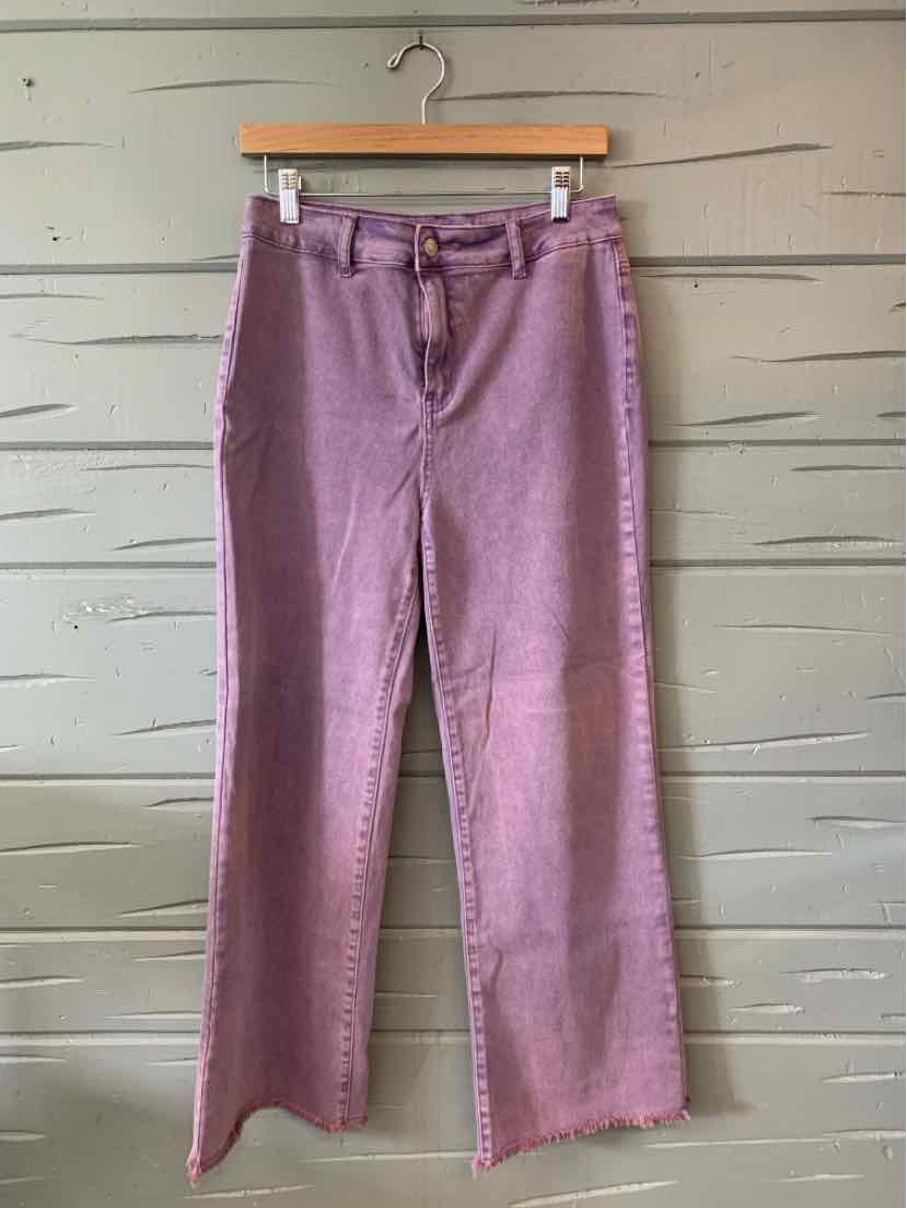 High-waist straight-leg pants in dusty rose corduroy with front zipper and button closure.