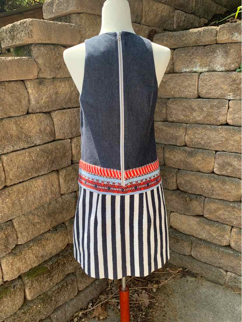 W J CREW BL Size 6 DR