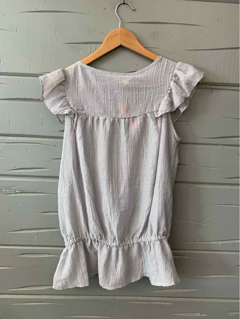 Light gray short-sleeve dress with ruffled sleeves and hem, gathered waist, lightweight fabric.