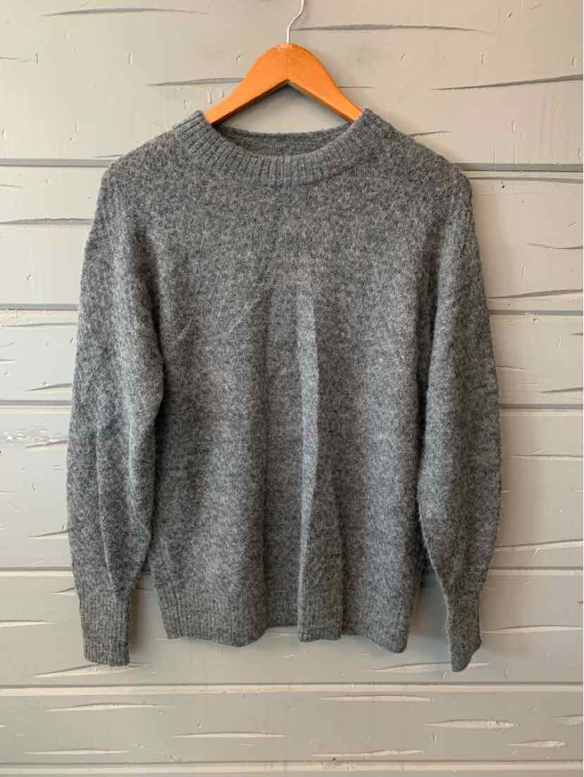 Soft gray knit sweater with long sleeves and a round neckline, size small.