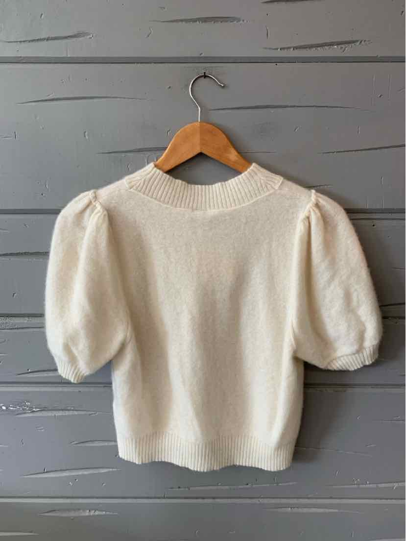 White knit short puff sleeve sweater with ribbed crew neckline and hem.