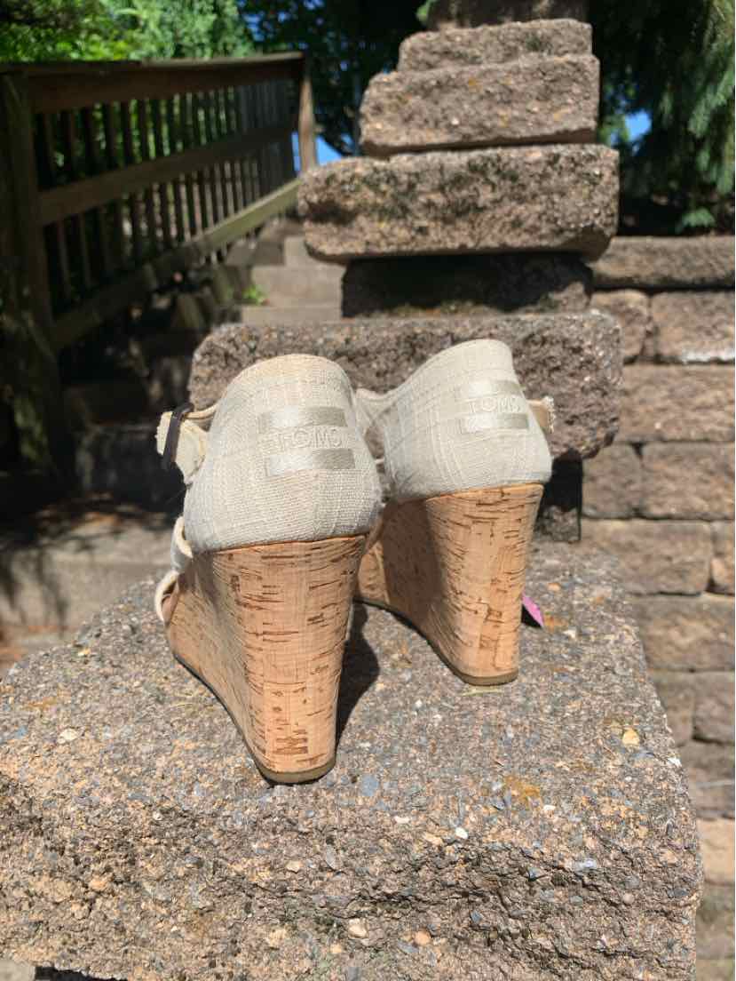 Beige canvas wedge shoes with cork heels and closed toes, size 7, casual style.