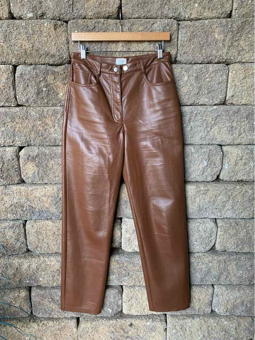 W WILFRED BR Size 8 P