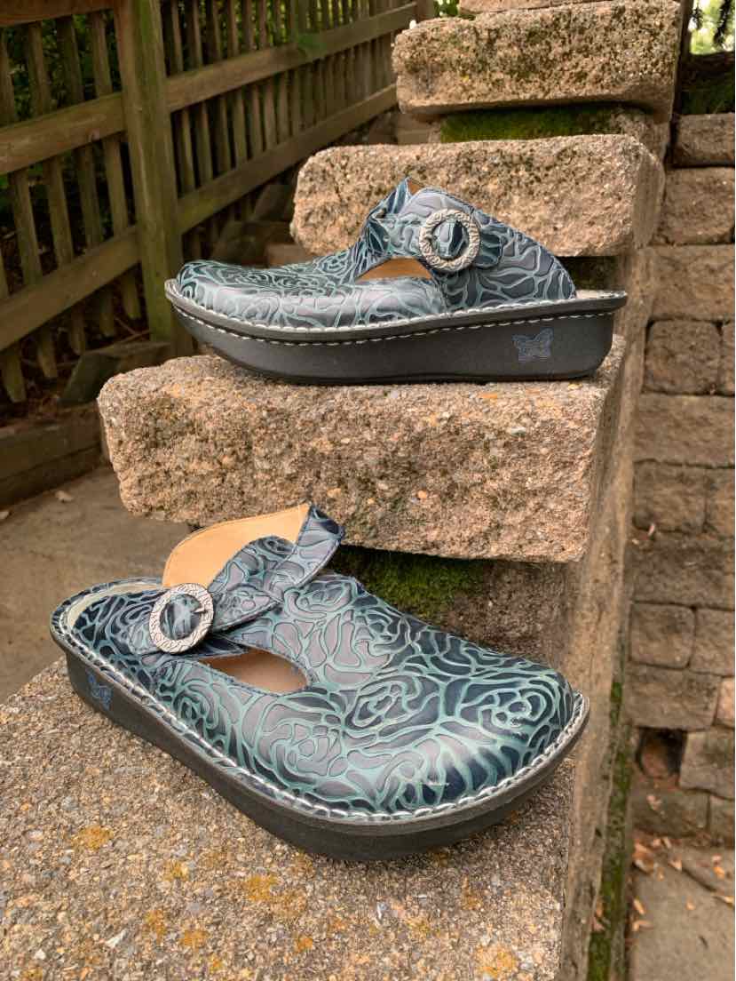 Blue slip-on leather shoes with floral embossed pattern and round buckle detail, size 40.