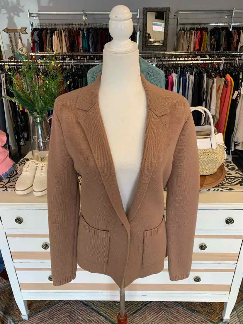 Tan tailored blazer with notch lapels and front patch pockets on a white mannequin.
