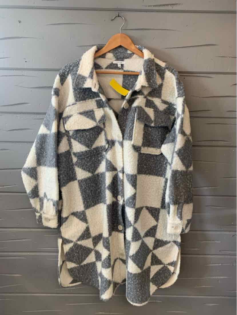 Gray and white geometric patterned oversized fleece shacket with collar and front pockets in size XXL.