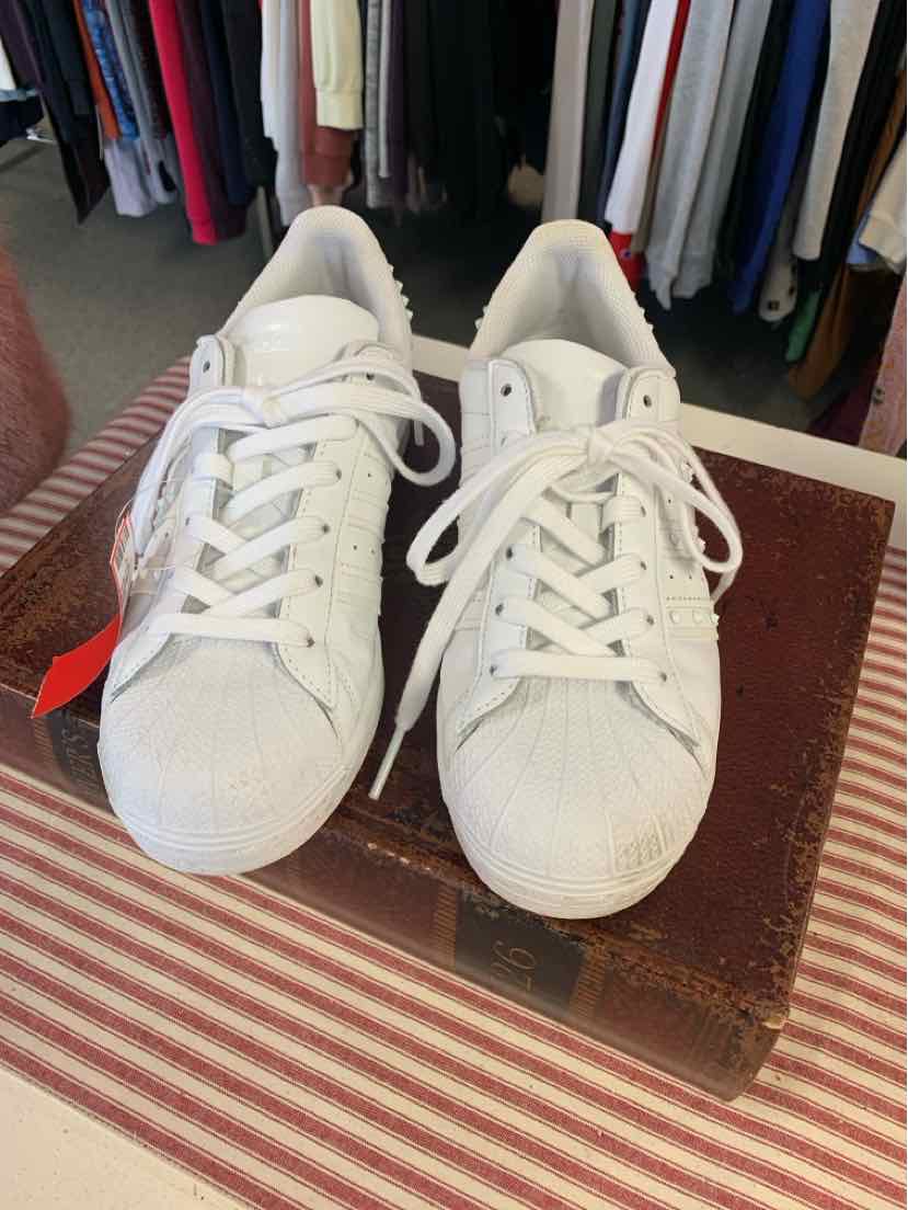 W ADIDAS BK Size 7.5 SNEAKER