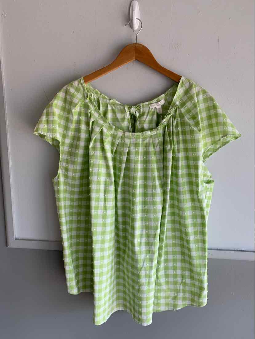 Green and white gingham short-sleeve blouse with gathered neckline, size 3X.