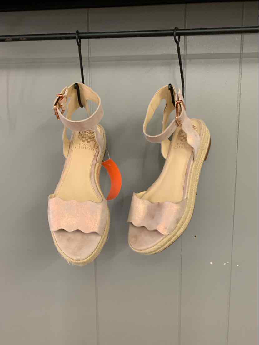 Rose gold wedge sandals with ankle straps and scalloped edges, size 7.