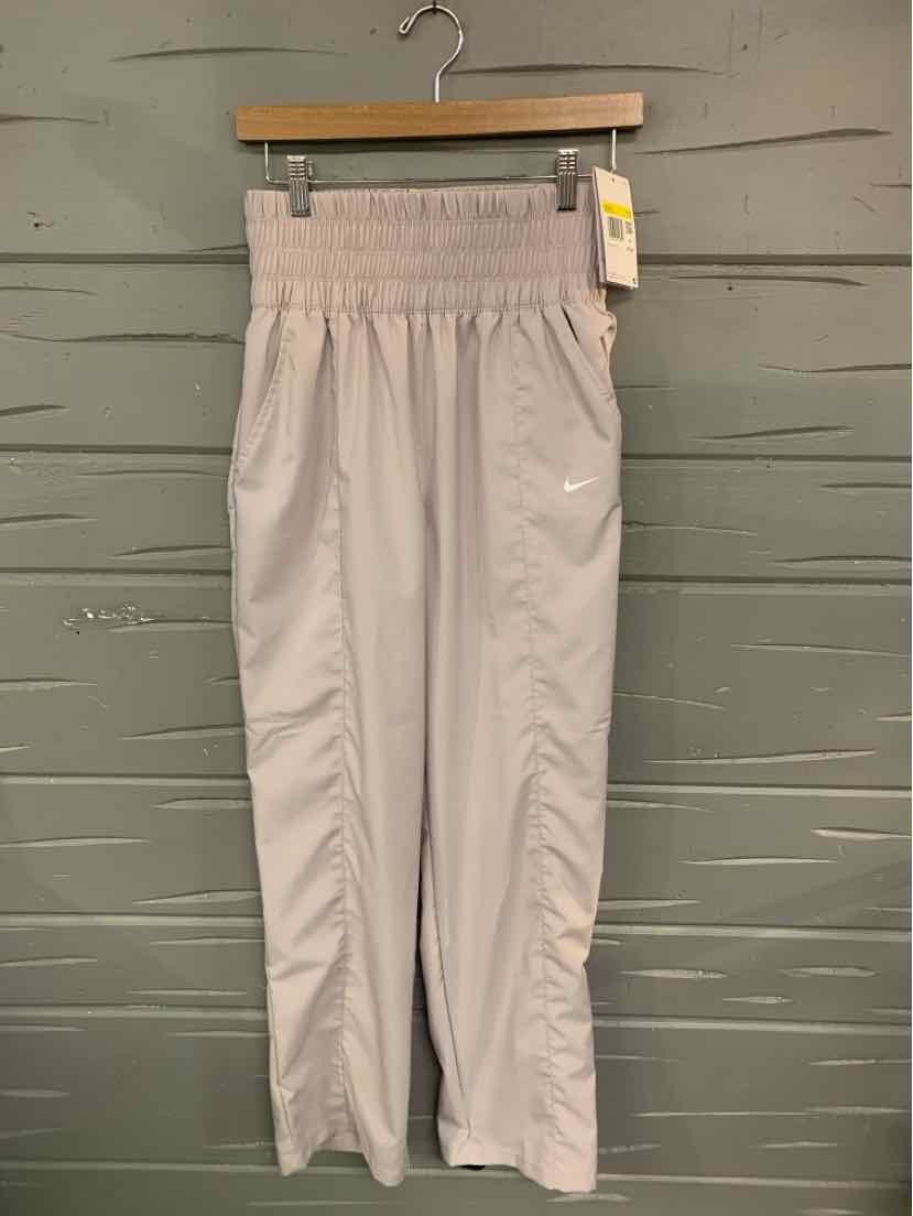 W NIKE GY Size SM AW