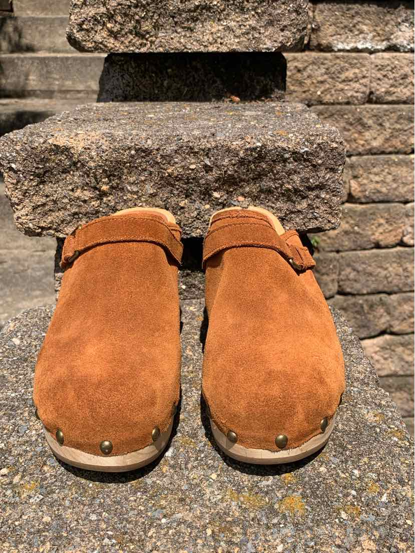 W GAP BR Size 8.5 SHOE