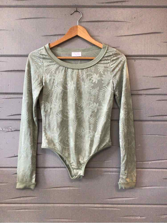 W PINK LILY GR Size MED T