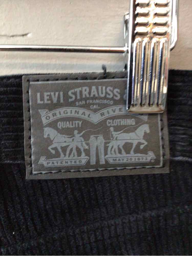 W LEVI BK Size 8 P