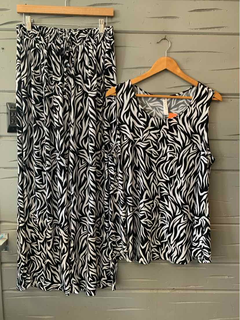 Black and white geometric patterned sleeveless top and matching wide-leg pants set with elastic waistband.