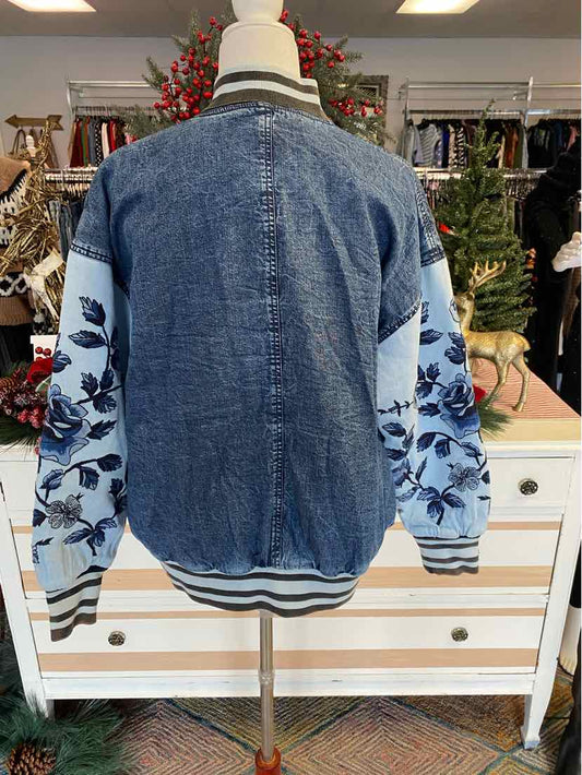 W WE THE FREE BL Size SM OW