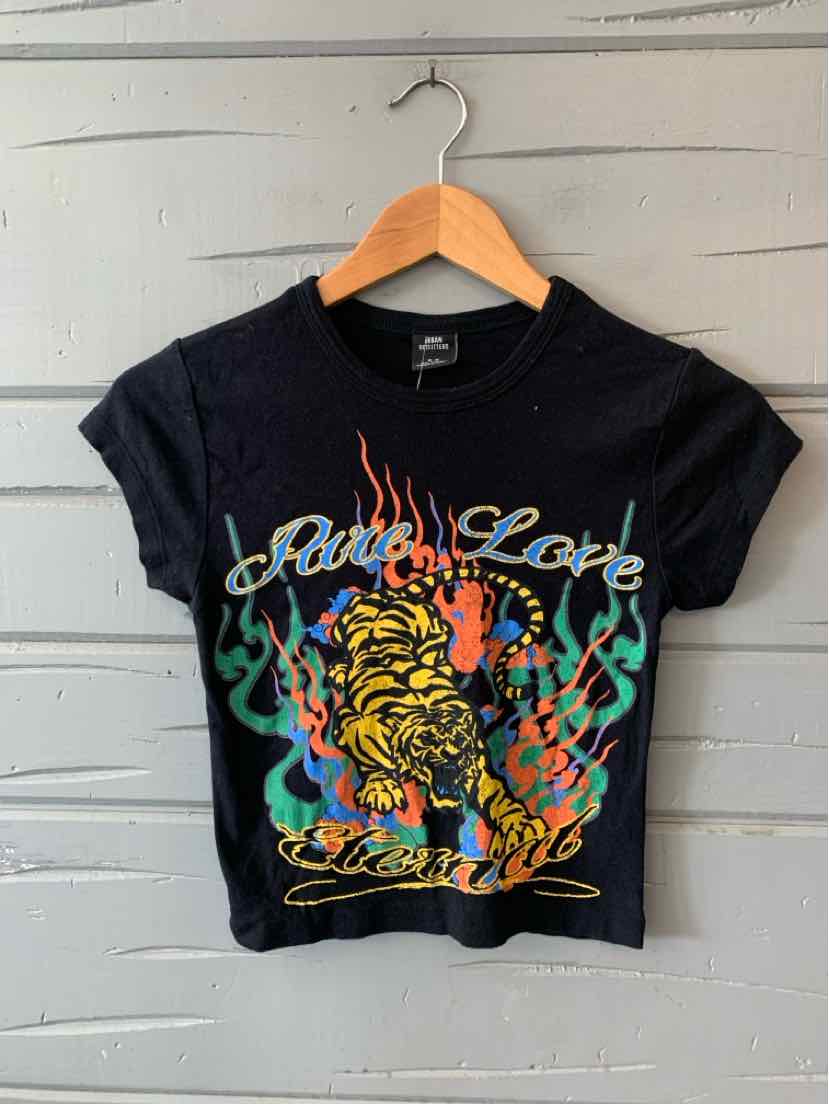 Black cropped graphic t-shirt with colorful roaring tiger and flame designs.