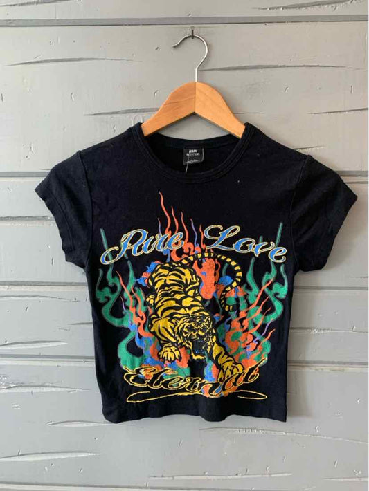 Black cropped graphic t-shirt with colorful roaring tiger and flame designs.