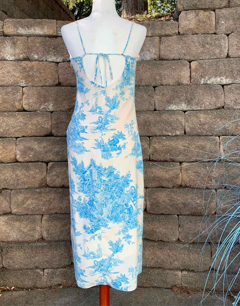 W URBAN OUTFITTERS BL Size MED DR