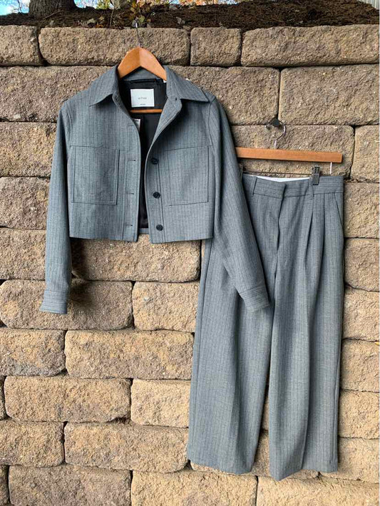 W WILFRED GY Size 2 2PCSET