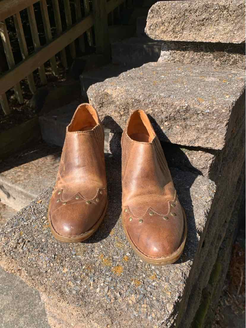 W BORN BR Size 9.5 BOOT