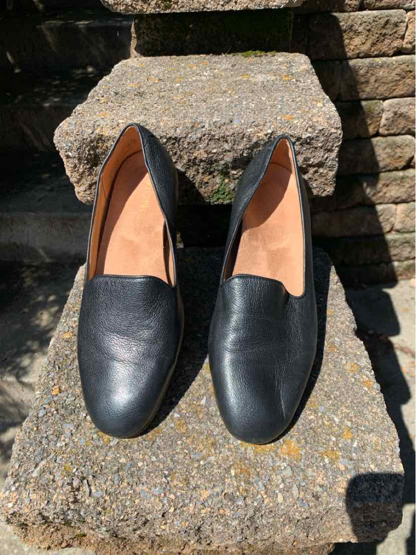 Black leather slip-on shoe with rounded toe and low heel, size 8.5.