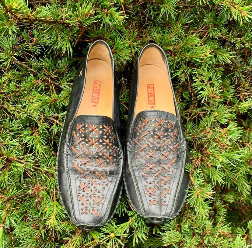 Black woven leather slip-on loafers with square toes and tan insoles, size 39.
