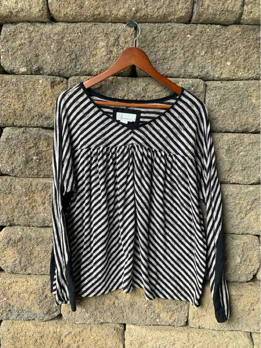 W ANTHROPOLOGIE BK Size MED T