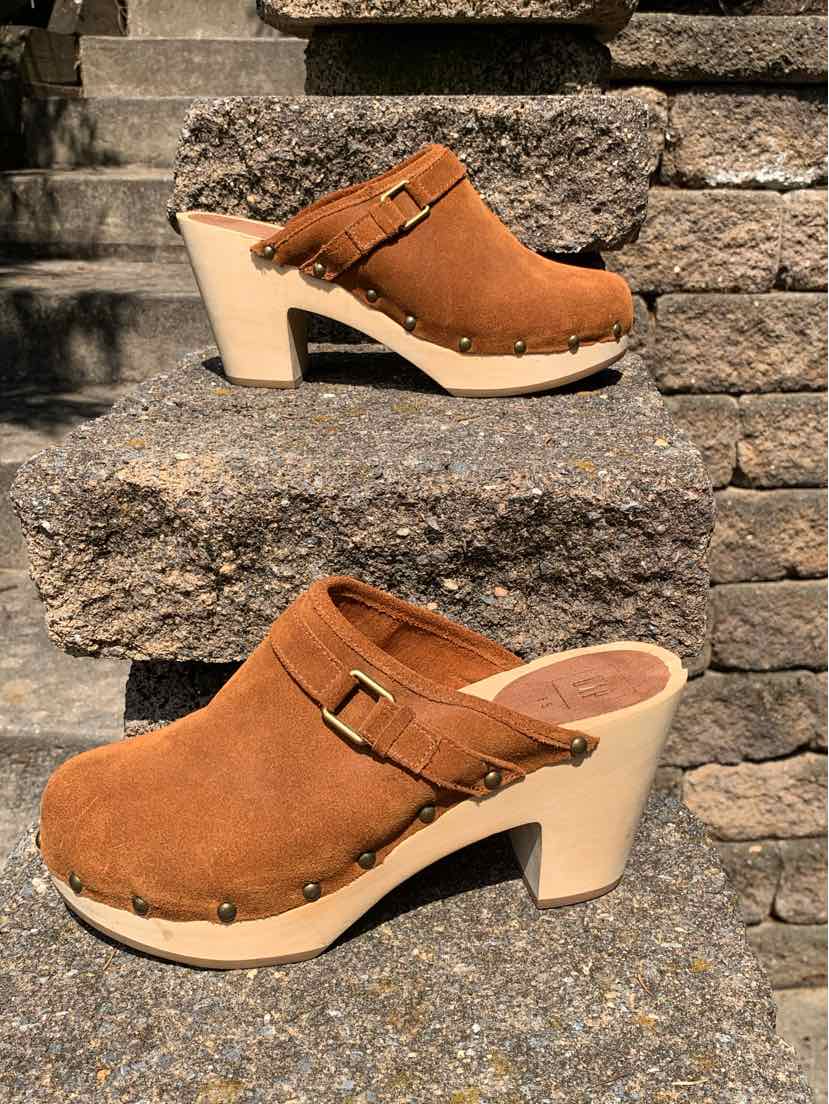 W GAP BR Size 8.5 SHOE
