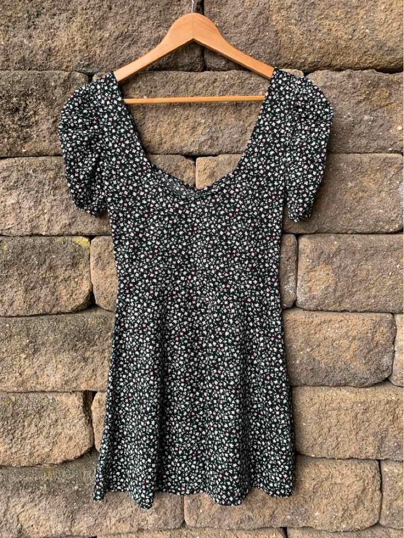 W H&M BK Size SM DR