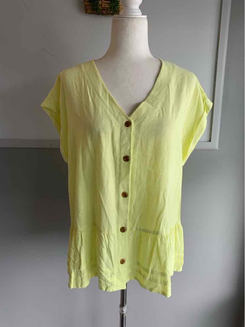 Light yellow short-sleeve blouse with V-neck and front wooden button closure, relaxed fit.