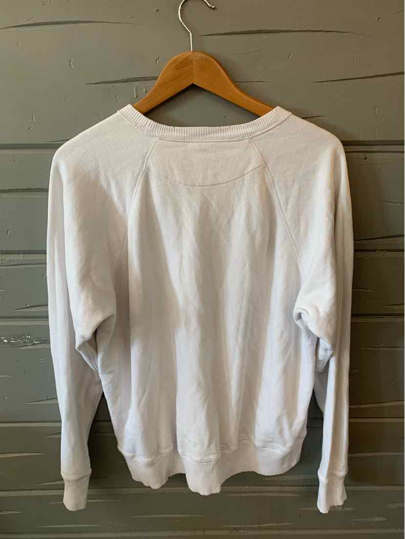 W ADVENTURE AWAITS WH Size MED T