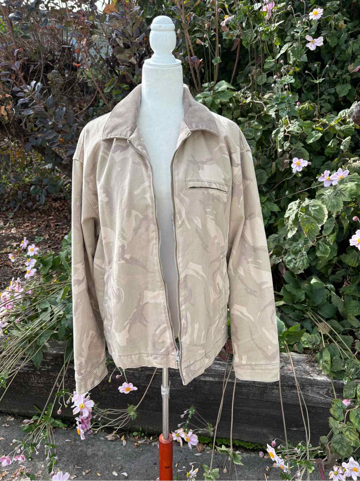 W ABERCROMBIE AND FITCH TAN Size LG OW