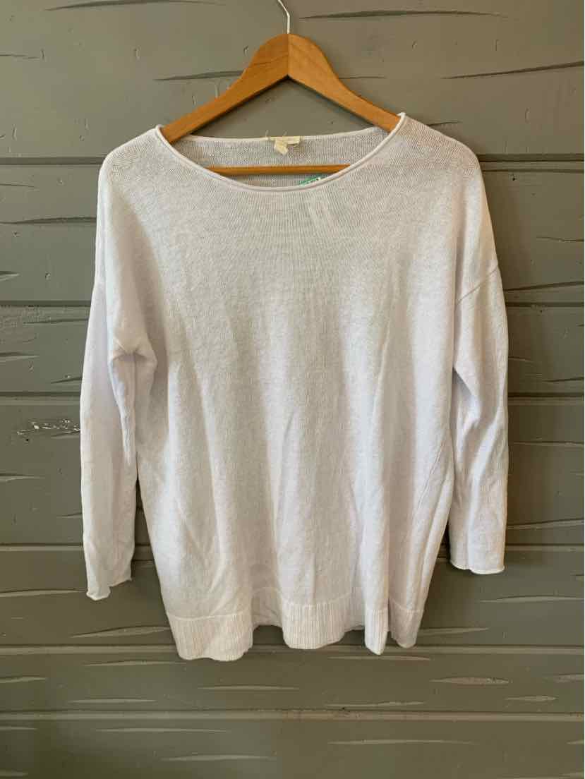 White long-sleeve lightweight knit sweater with round neckline, size XS, displayed on wooden hanger.