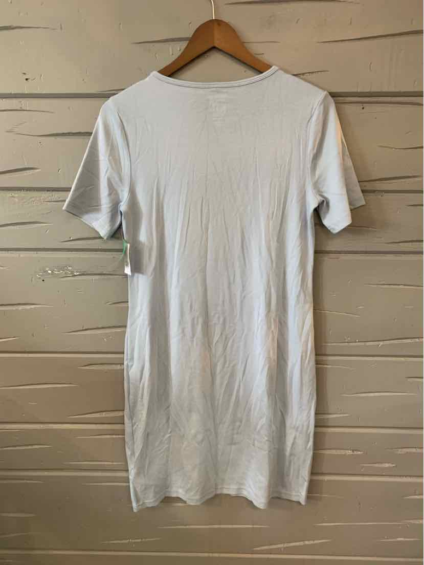 White short-sleeve casual dress with a relaxed fit hanging on wooden hanger.
