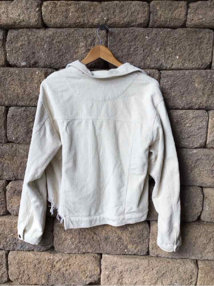 W 12TH TRIBE CR Size SM T