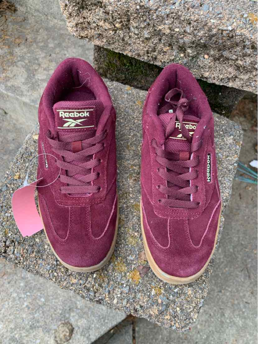 W REEBOK BURG Size 7 SNEAKER