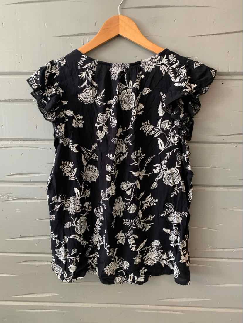 Black Old Navy blouse with white floral print and ruffled cap sleeves in large size.