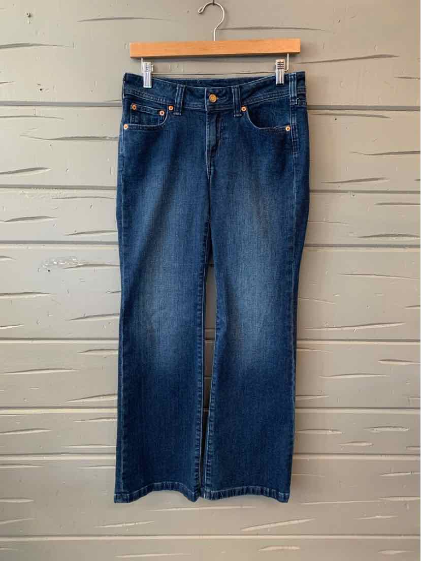 Dark blue straight-leg denim jeans with copper rivets and classic five-pocket design.