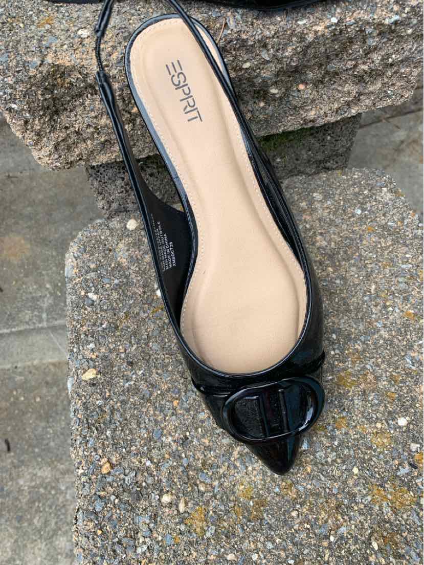 Black patent leather pointed-toe women's slingback shoe with Esprit logo on beige insole, size 9.5.